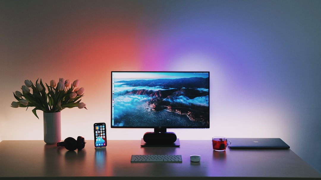 Proyektor laser 4K Acer dengan logo Google TV dan antarmuka gaming