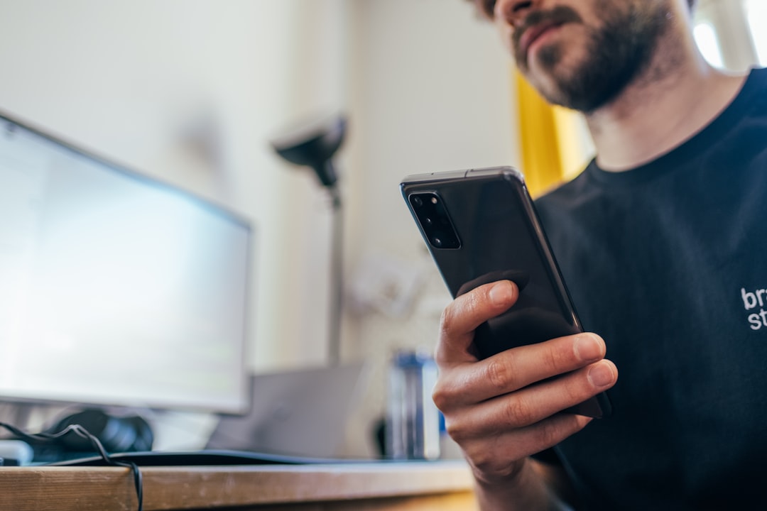 Perbandingan visual berdampingan antara OnePlus Ace 6 Ultra dan OnePlus Ace 6