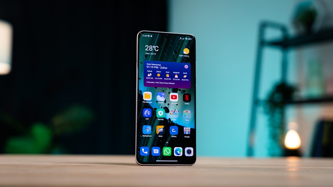 Render atau gambar promosi ponsel Oppo Find X9 Ultra dan Find X9s yang akan diluncurkan di India