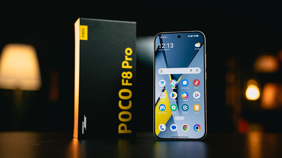 Perbandingan tablet Xiaomi Pad 8 Pro dan Samsung Galaxy Tab S10 FE+, menunjukkan desain dan layar kedua perangkat.